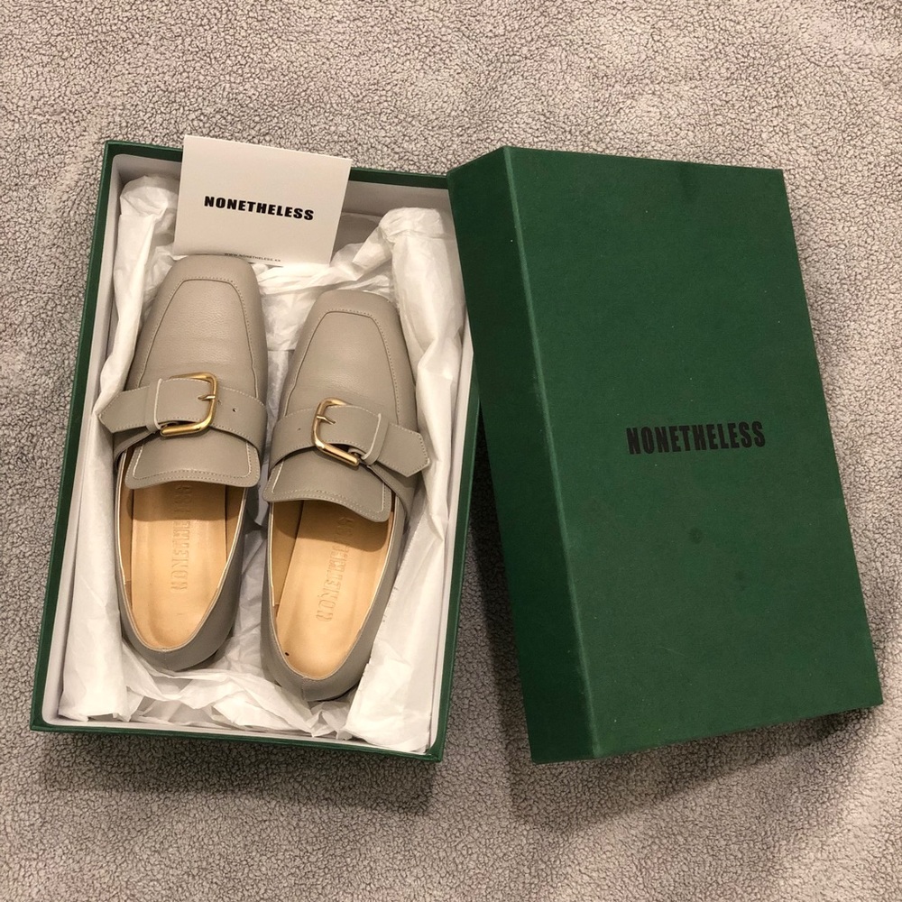 Wconcept Nonetheless Front buckle Flats